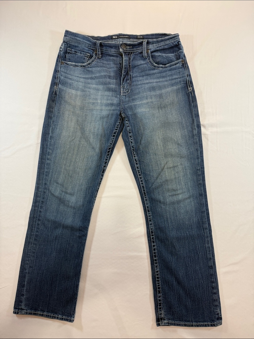 BKE Men's Tyler Straight Leg Denim Jeans in Faded Blue